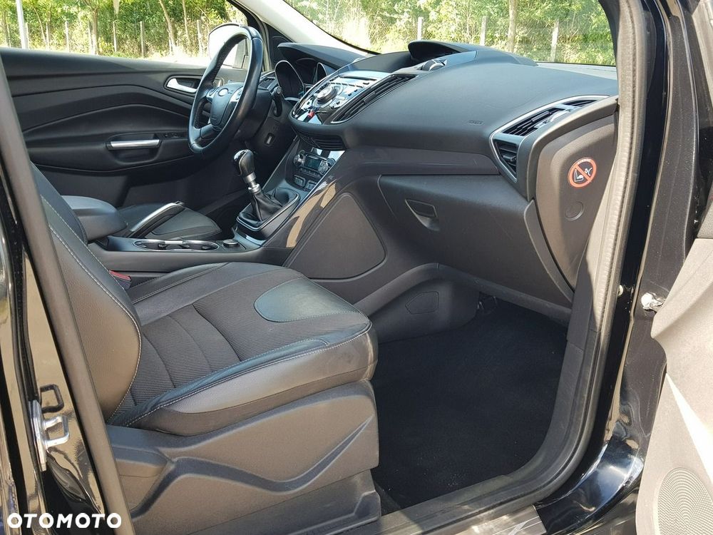Ford Kuga 1.6 EcoBoost 2x4 Titanium - 17