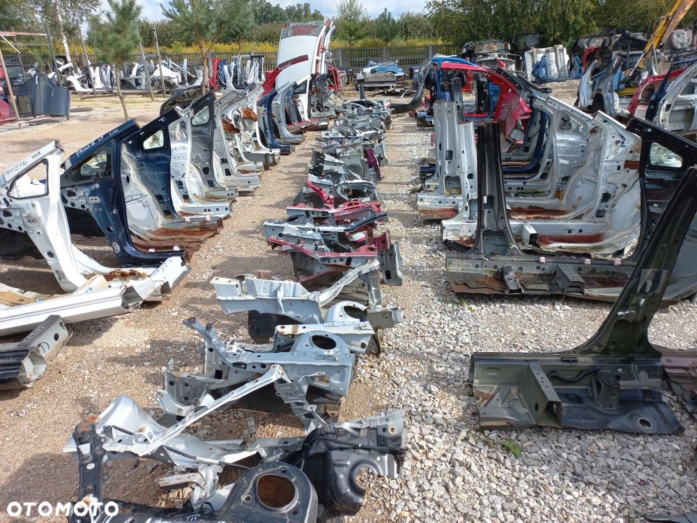 Toyota AYGO I 05-13 zacisk prawy przód jarzmo prawe - 13