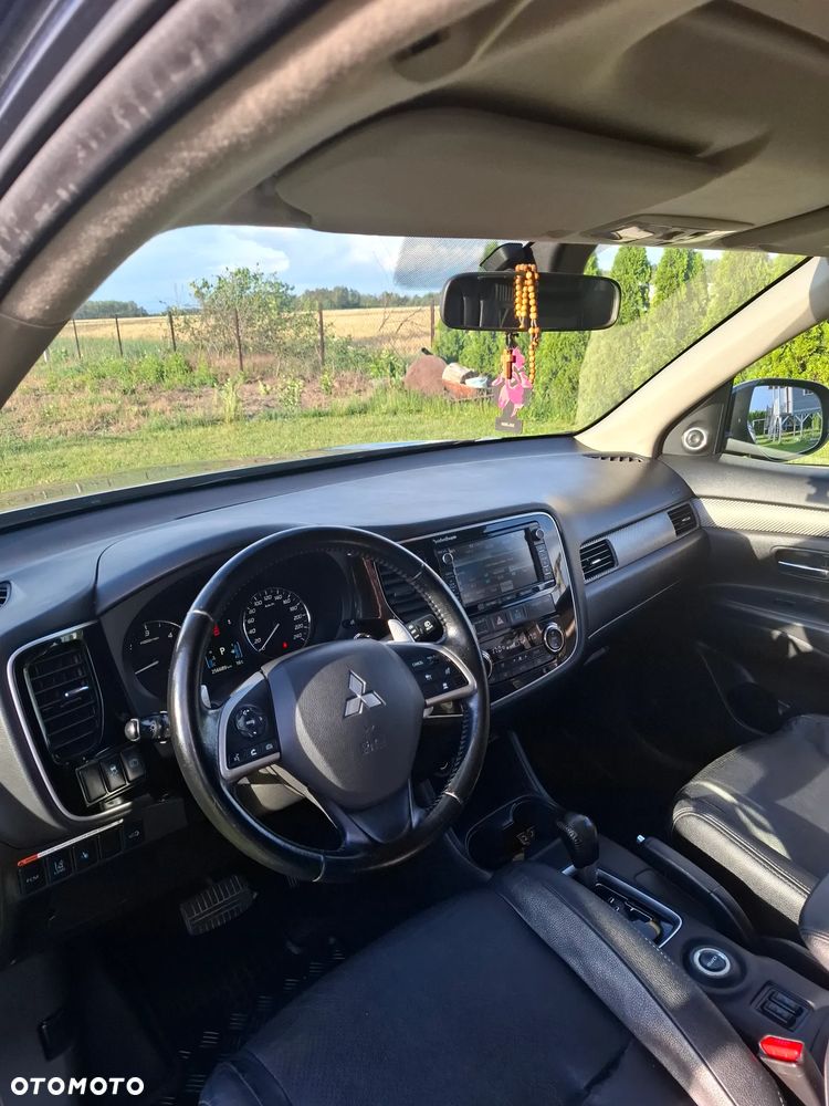 Mitsubishi Outlander 2.2 DID Instyle Navi 4WD - 5