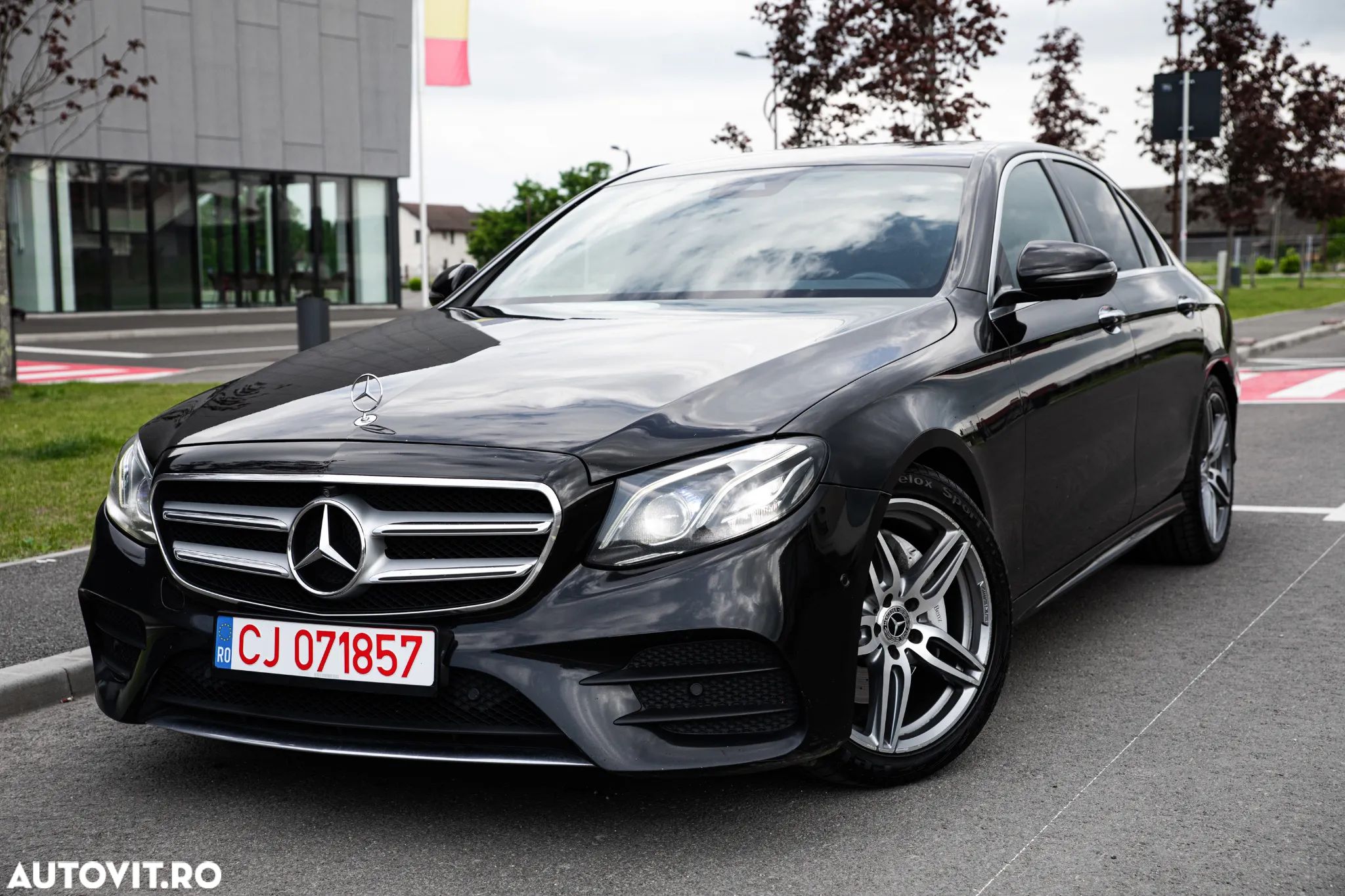 Mercedes-Benz E 200 d 9G-TRONIC AMG Line - 1