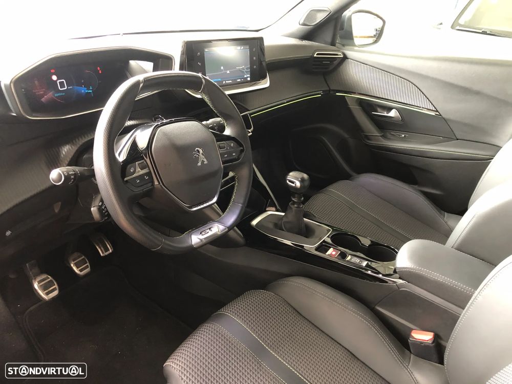 Peugeot 2008 1.2 PureTech GT - 12