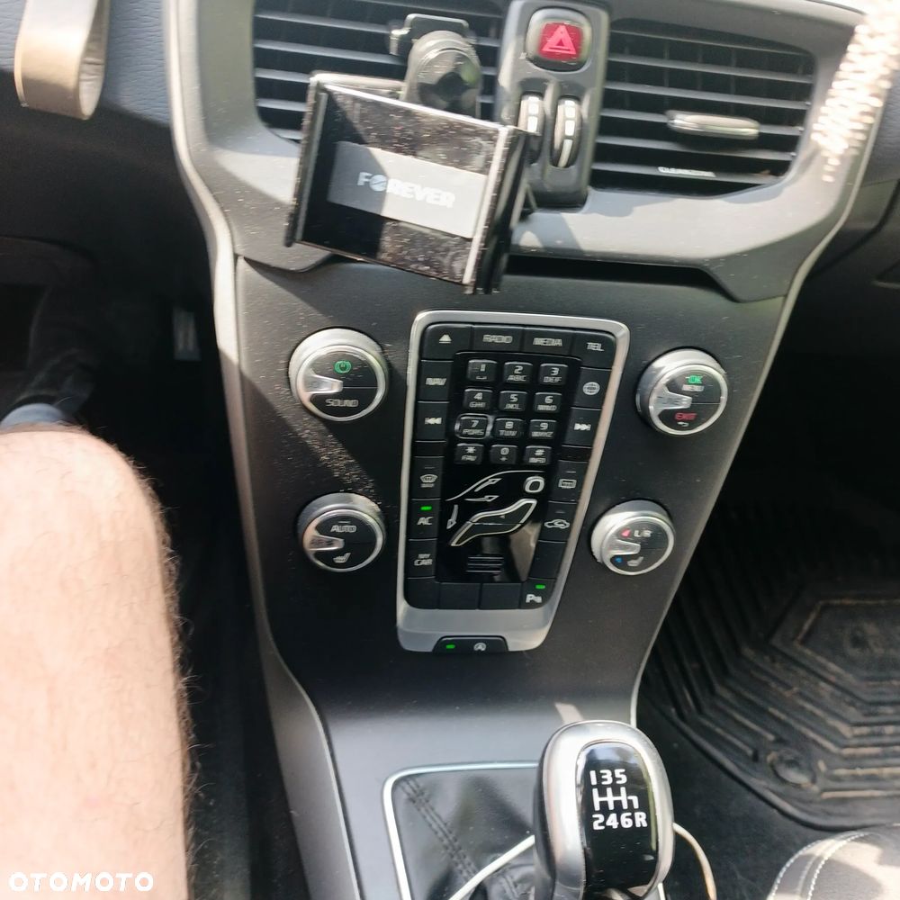 Volvo V40 T3 Drive-E Momentum - 17