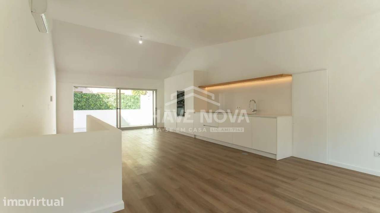 Moradia Triplex T3+1 com Garagem, Varandas e Espaço Exterior - Porto - Grande imagem: 2/25