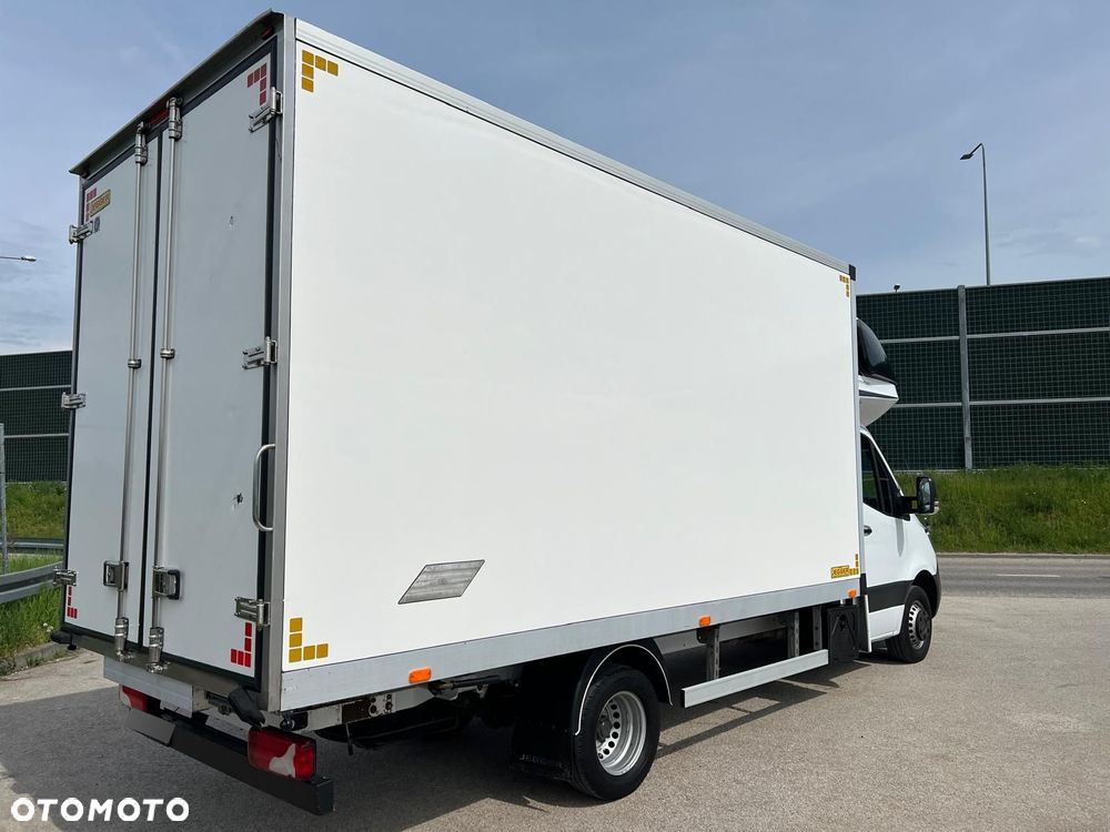 Mercedes-Benz Sprinter - 12