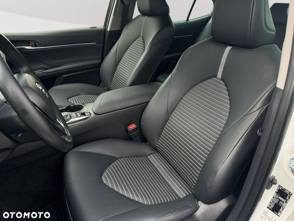 Toyota Camry - 14