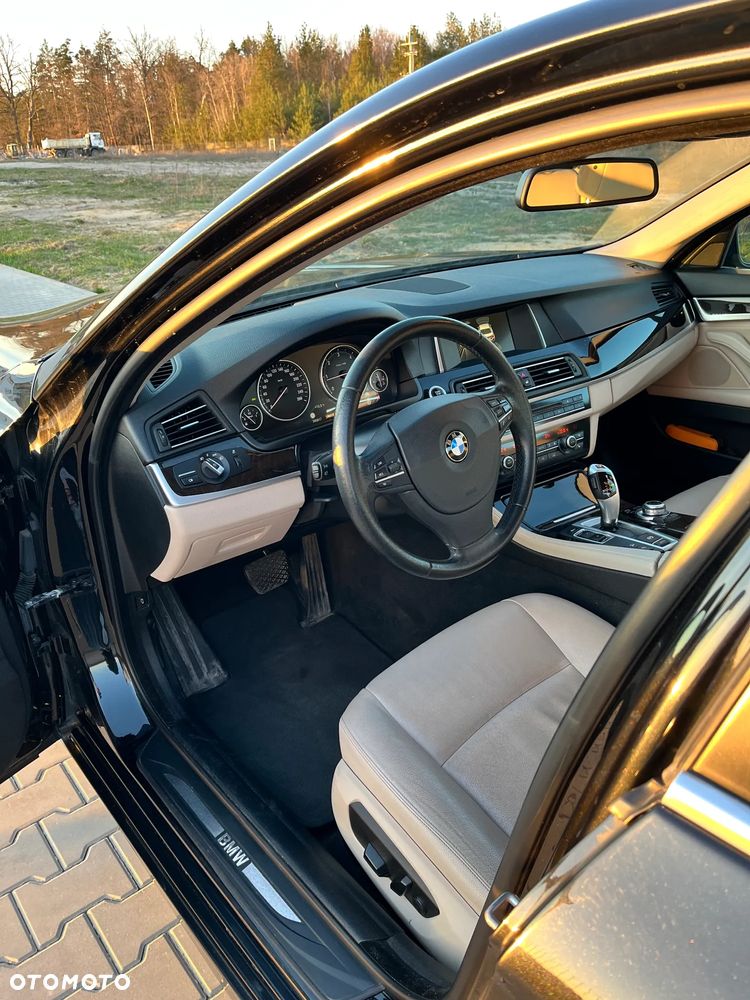 BMW Seria 5 525d xDrive Sport-Aut Luxury Line - 12