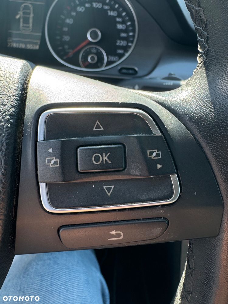 Volkswagen Passat 2.0 TDI Comfortline - 24