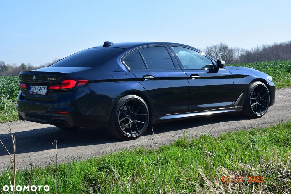 BMW Seria 5 M550i xDrive sport - 22