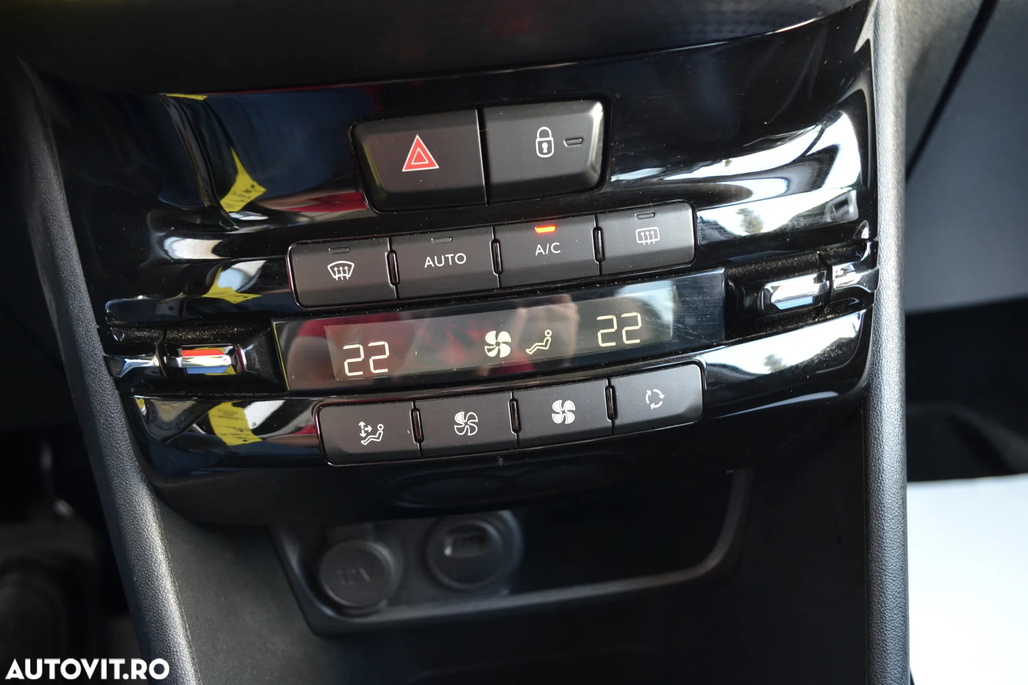 Peugeot 2008 PureTech 130 Stop&Start EAT6 Allure - 24