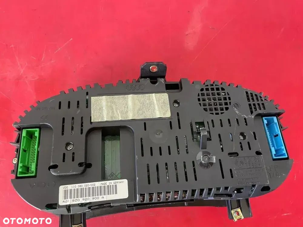 LICZNIK 8Z0920900A Audi A2 - 6