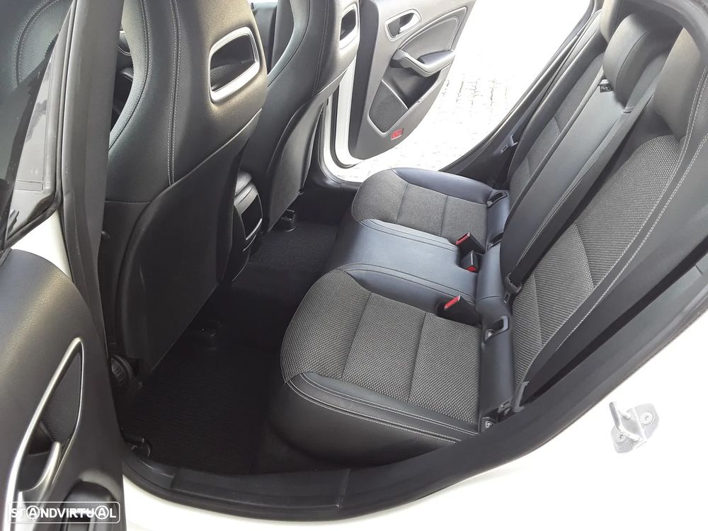 Mercedes-Benz CLA 200 d 7G-DCT UrbanStyle Edition - 11