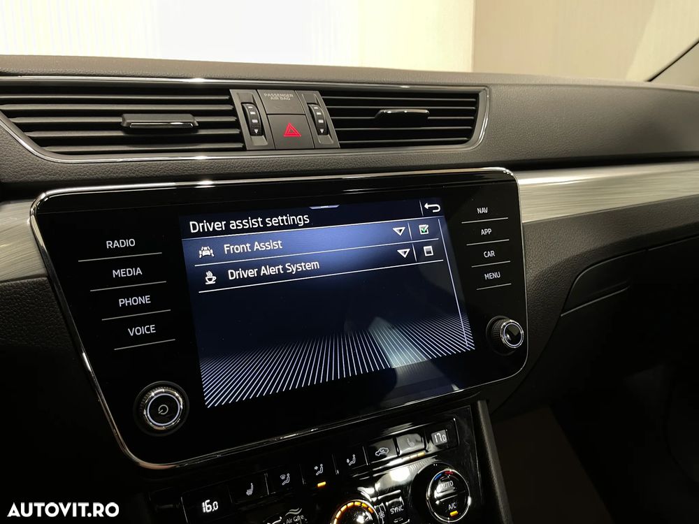 Skoda Superb 2.0 TDI DSG Ambition - 17
