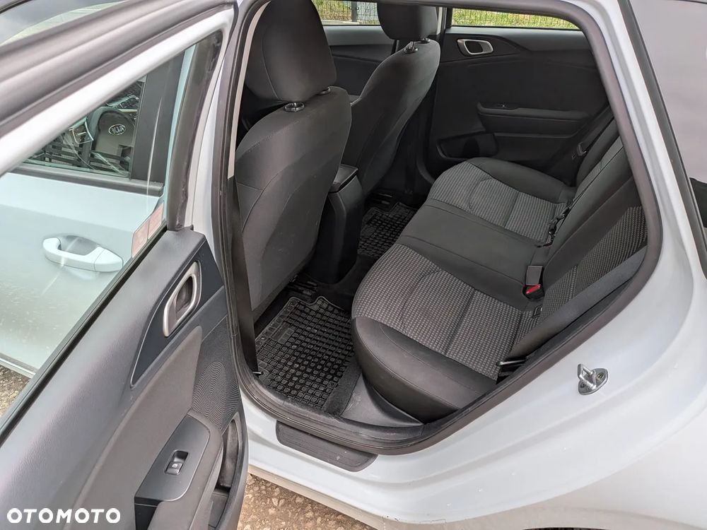 Kia Ceed 1.4 T-GDI S - 17