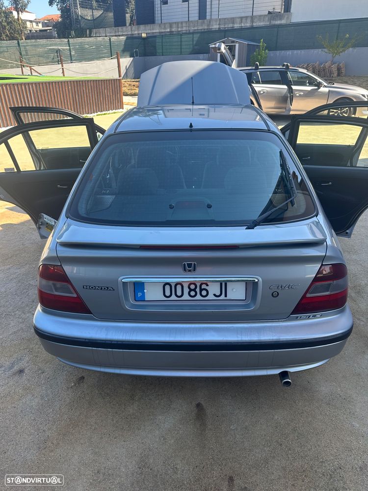 Honda Civic 1.5i LS - 4