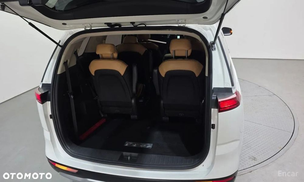 Kia Carnival - 7