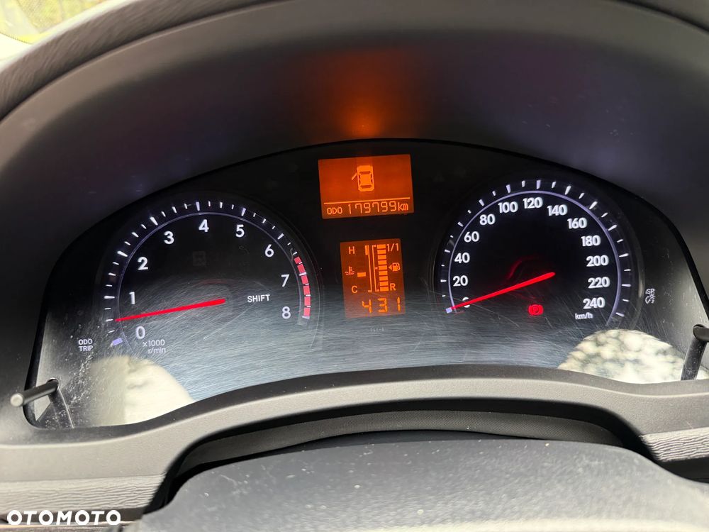 Toyota Avensis 1.6 Luna - 16