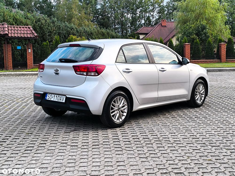 Kia Rio 1.2 L - 5