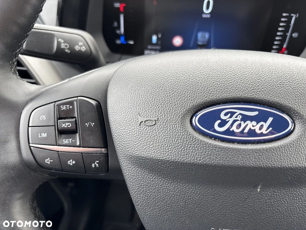 Ford Transit Courier - 17