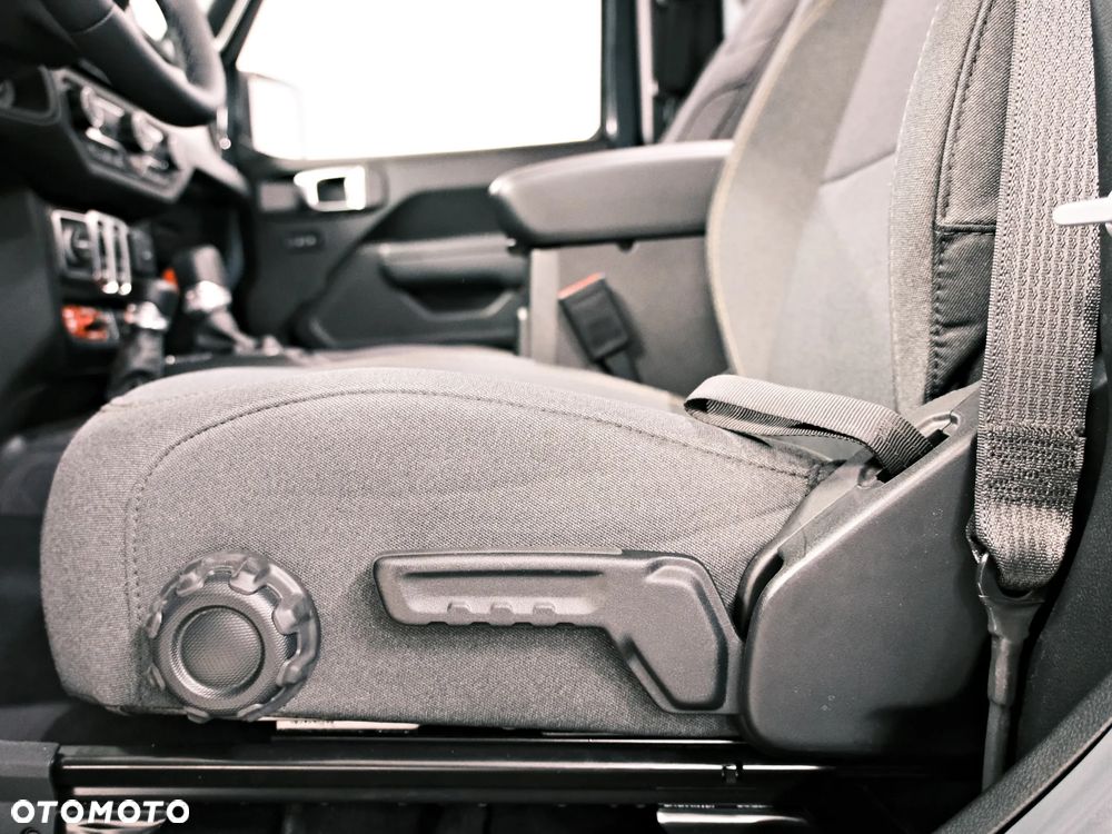 Jeep Wrangler - 37