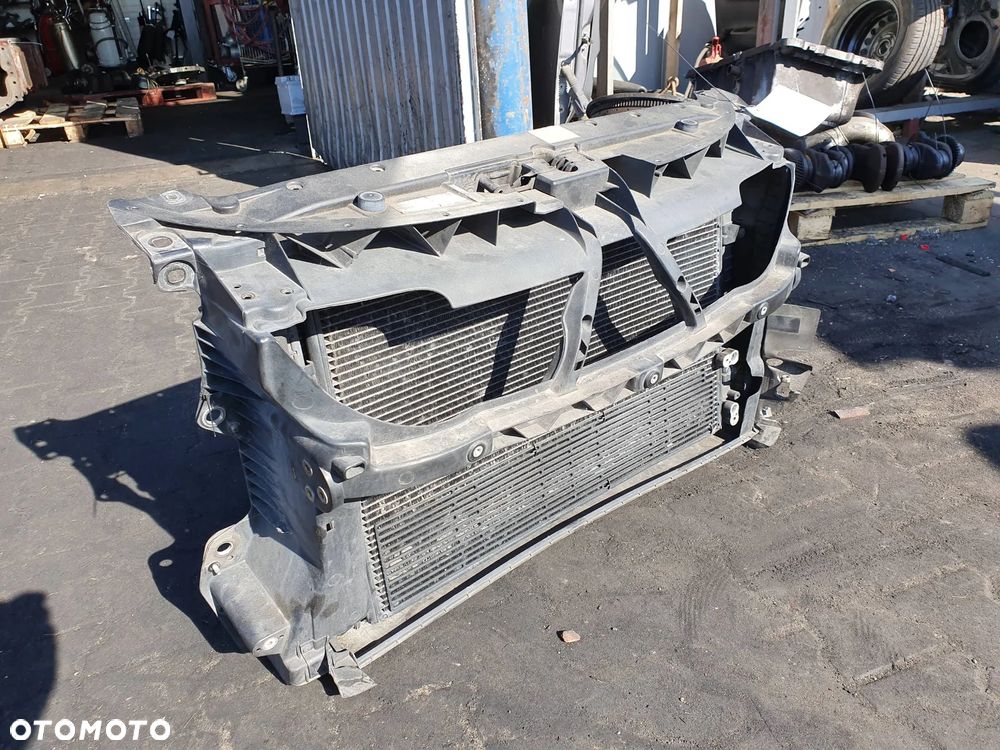 LG9R Volkswagen Phaeton 6.0 W12 2003 Pas przedni - 8