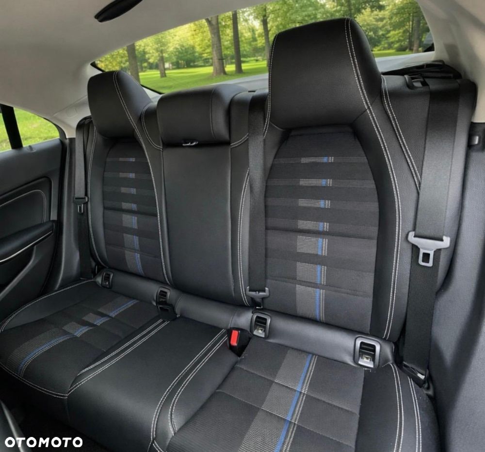 Mercedes-Benz CLA 200 7G-DCT Urban - 11