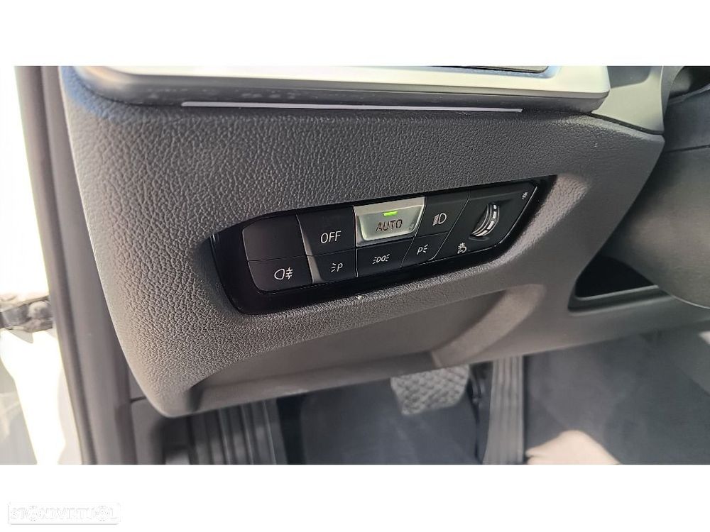 BMW 318 d Touring Auto - 11