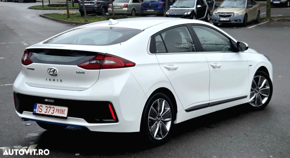 Hyundai IONIQ - 3