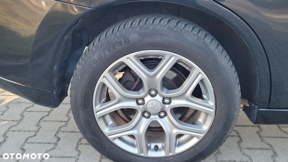 Mitsubishi Outlander - 3