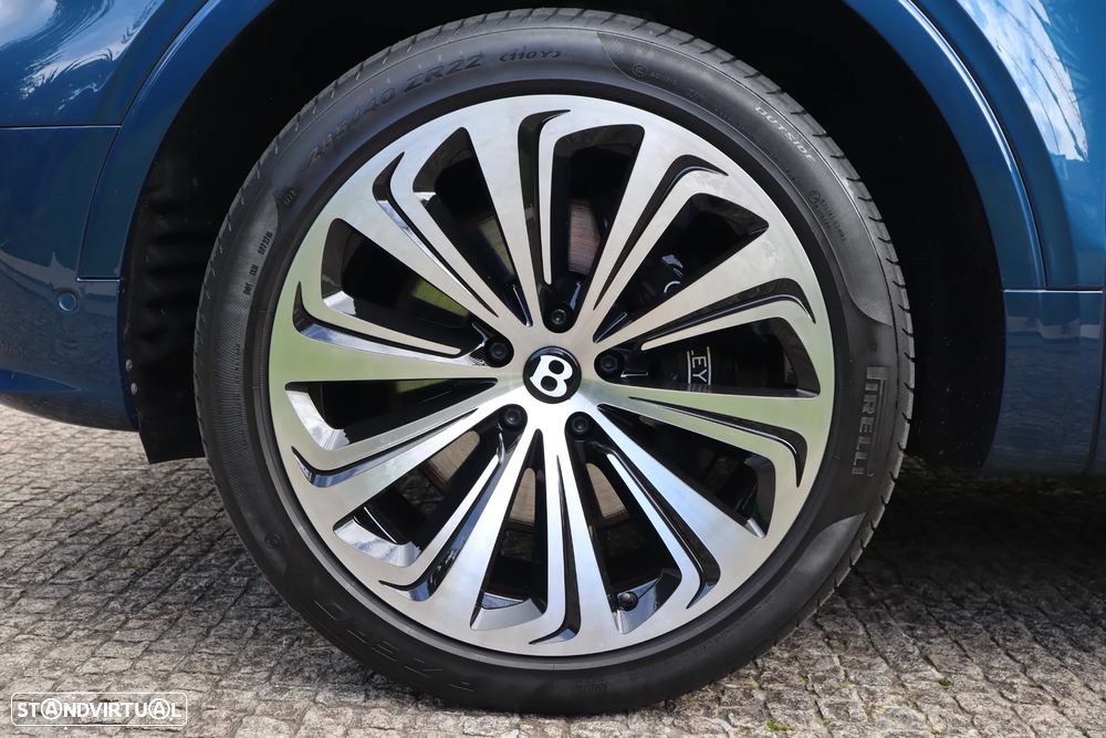 Bentley Bentayga V8 Azure - 13
