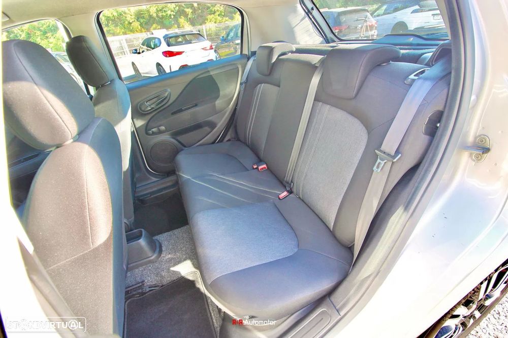Fiat Punto 1.3 M-Jet Lounge S&S - 11
