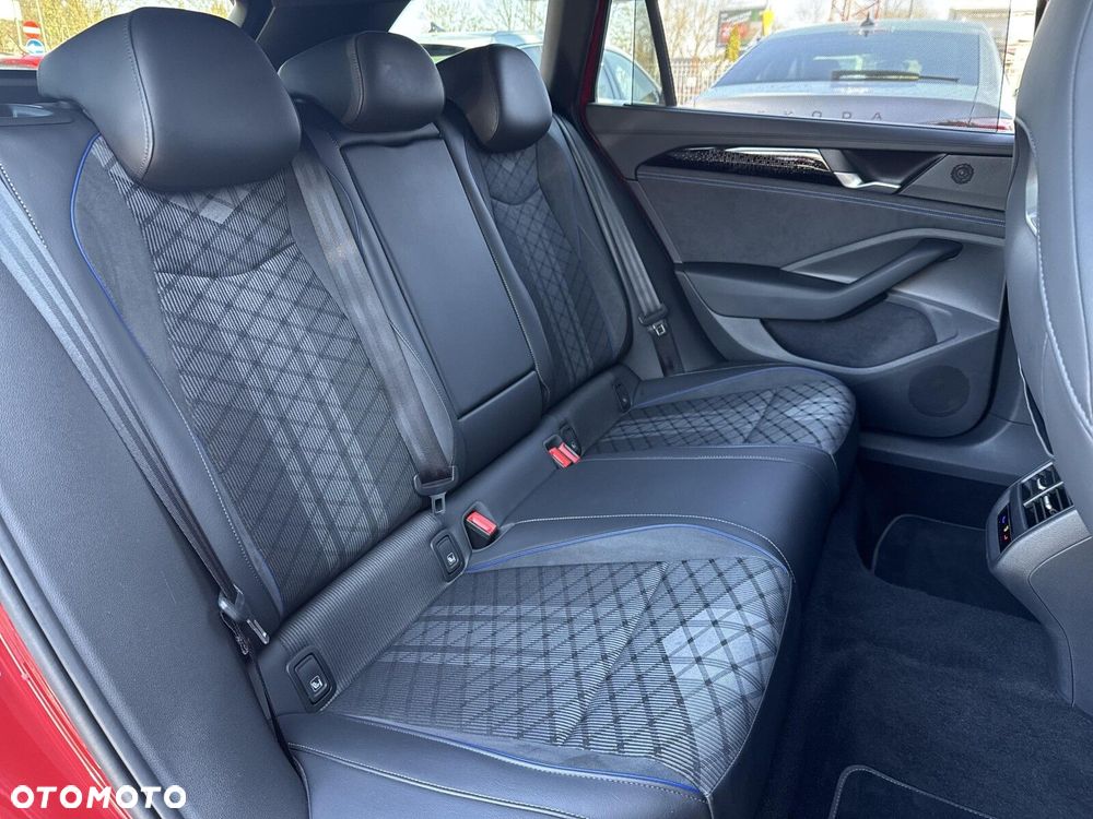 Volkswagen Passat Variant 2.0 TDI SCR R-Line DSG - 16