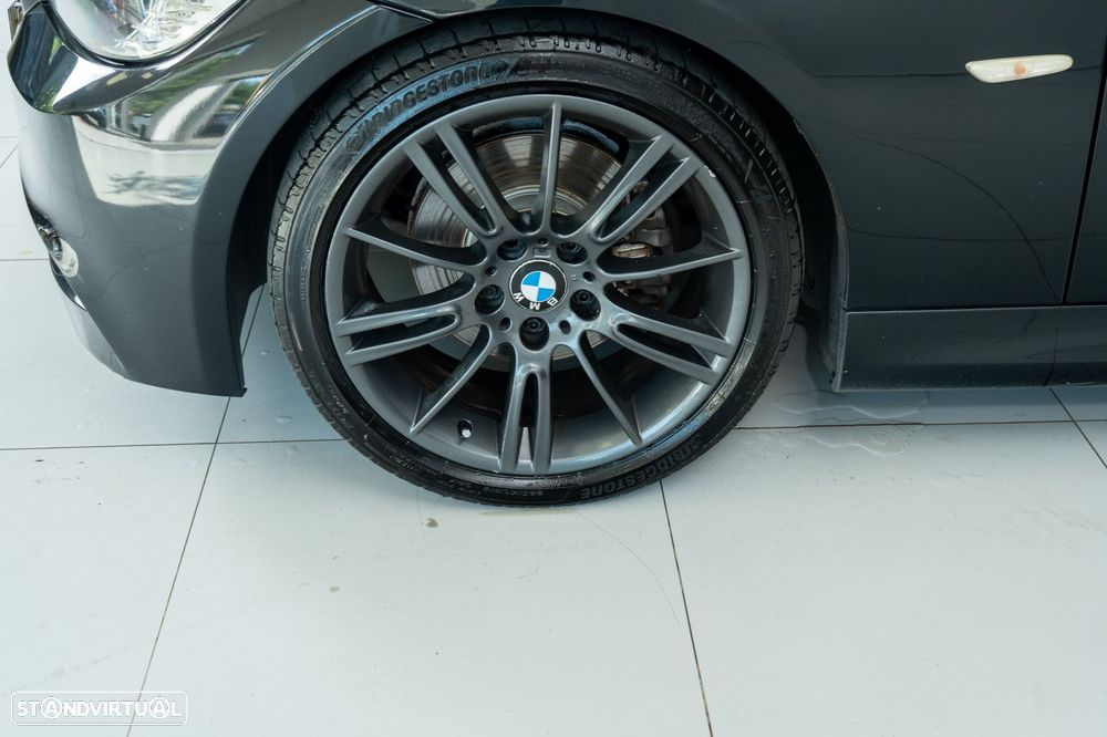 BMW 320 d Navigation Sport - 33