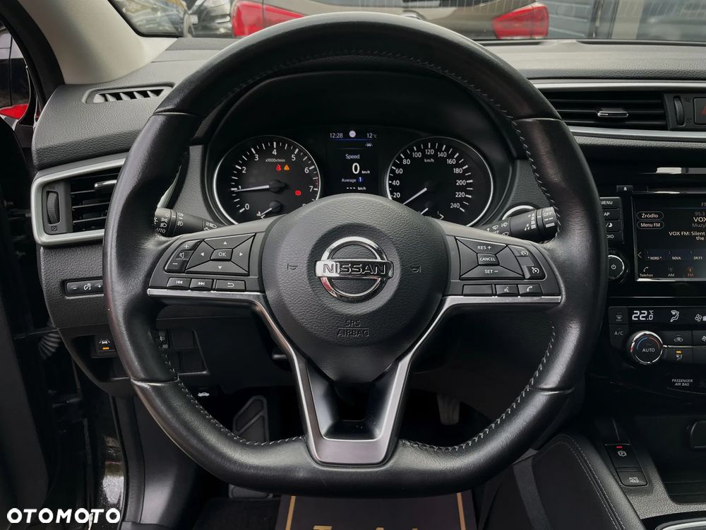 Nissan Qashqai 1.3 DIG-T TEKNA - 23