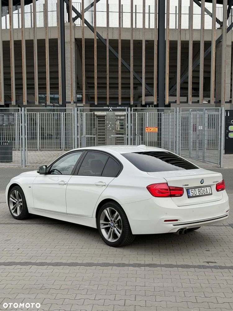BMW Seria 3 330i xDrive Sport Line - 17