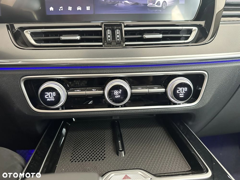 Hongqi HS5 - 11