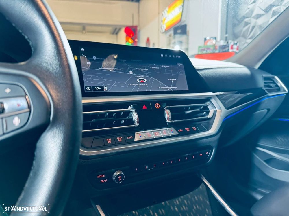 BMW 318 d Touring Line Sport Auto - 32