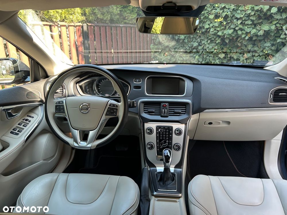 Volvo V40 T3 Drive-E R-Ocean Race - 11