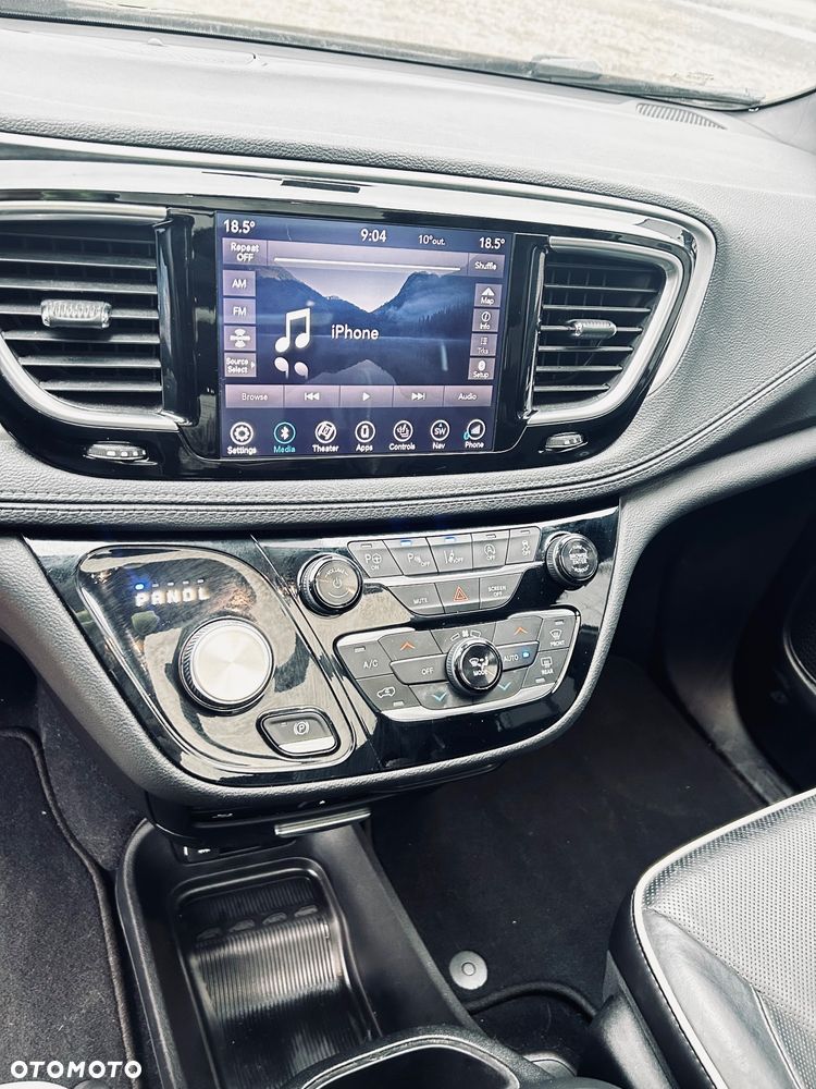 Chrysler Pacifica - 12