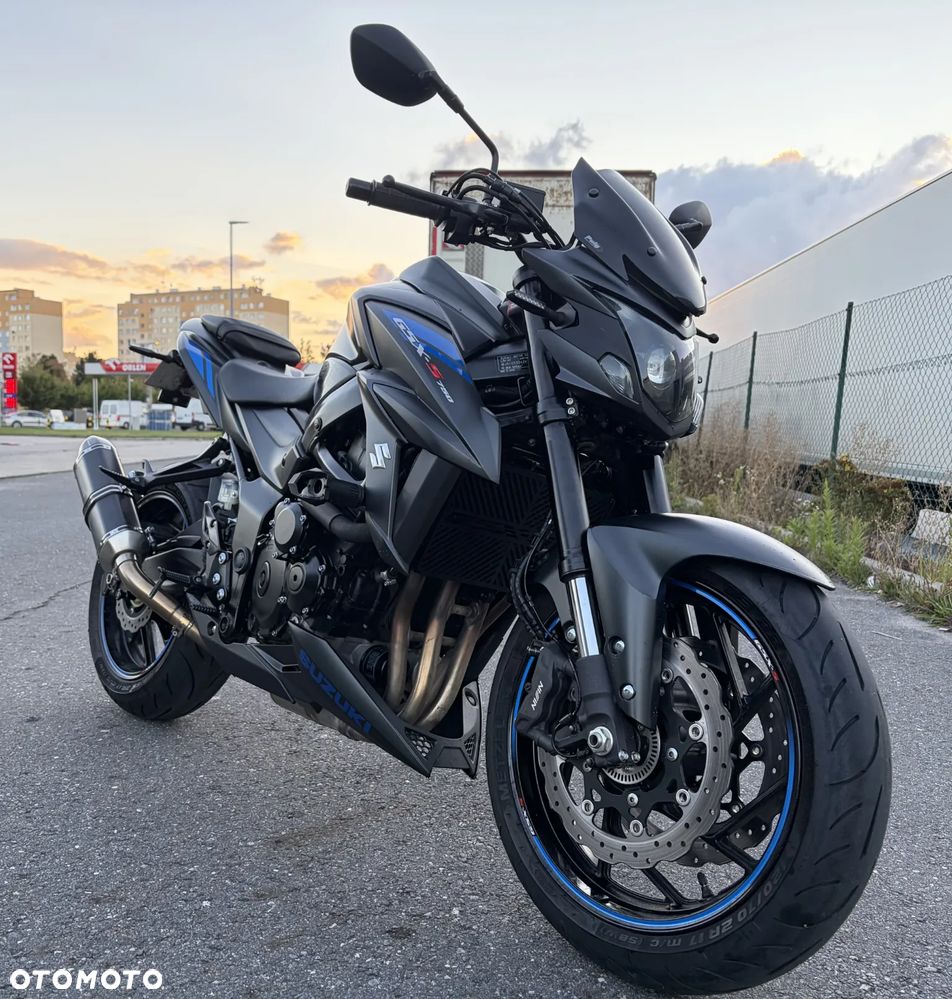 Suzuki GSX - 3