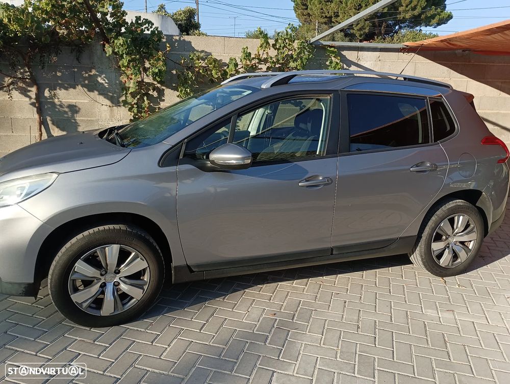 Peugeot 2008 1.2 PureTech Allure - 4