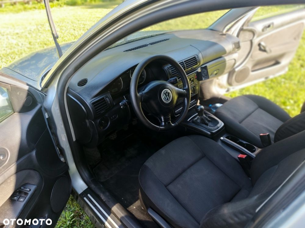 Volkswagen Passat - 4