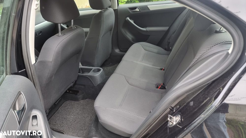 Volkswagen Jetta - 9