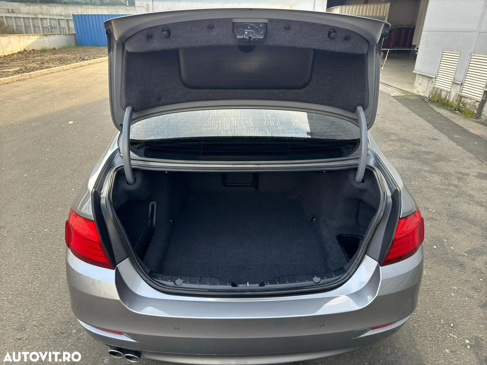 BMW Seria 5 520d xDrive - 14