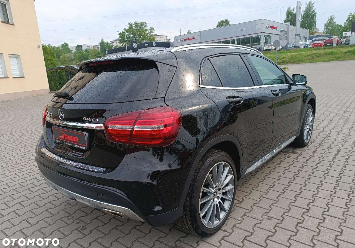 Mercedes-Benz GLA - 10