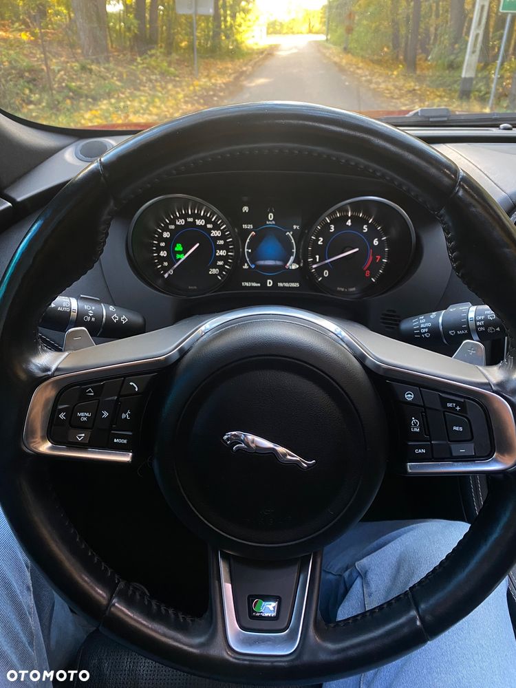 Jaguar F-Pace - 11