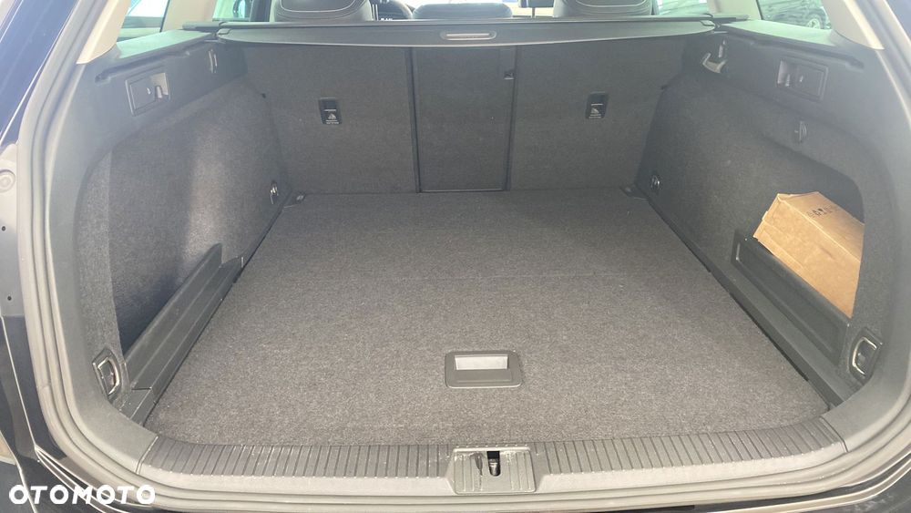 Volkswagen Passat - 12