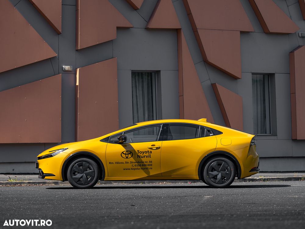 Toyota Prius ver-2-0-fwd-phev-dynamic - 1