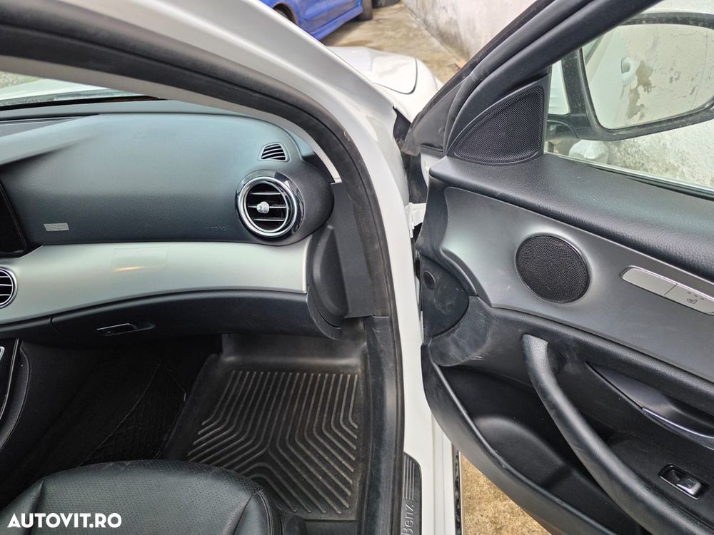 Mercedes-Benz E 220 d 4Matic T 9G-TRONIC AMG Line - 10