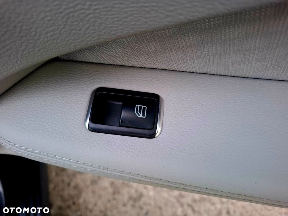 Mercedes-Benz Klasa E 220 CDI DPF BlueEFFICIENCY Elegance - 23