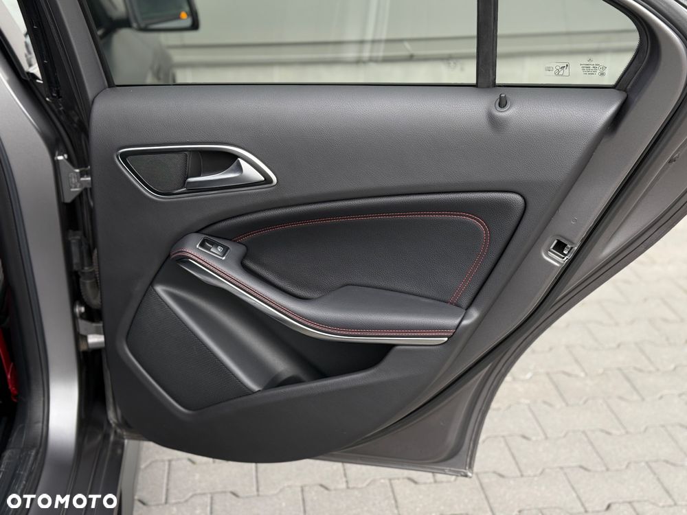 Mercedes-Benz Klasa A AMG 45 4Matic AMG Speedshift 7G-DCT - 31